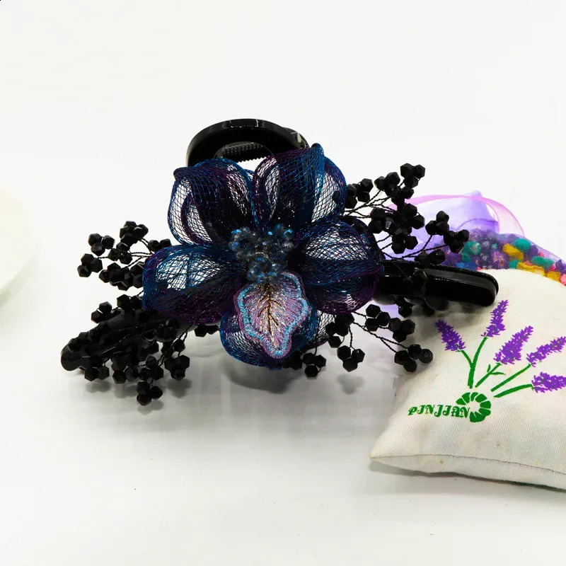 Womens copper wire flower bridal hair clip womens retro zircon shark clip wearing mothers jewelry Tiaras 241205