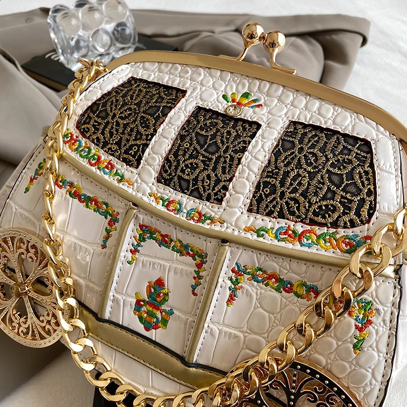 ed Royal Carriage Evening Clutch Purses for Women Embroidered Dinner Party Cross Body Bag y Handbag 250326