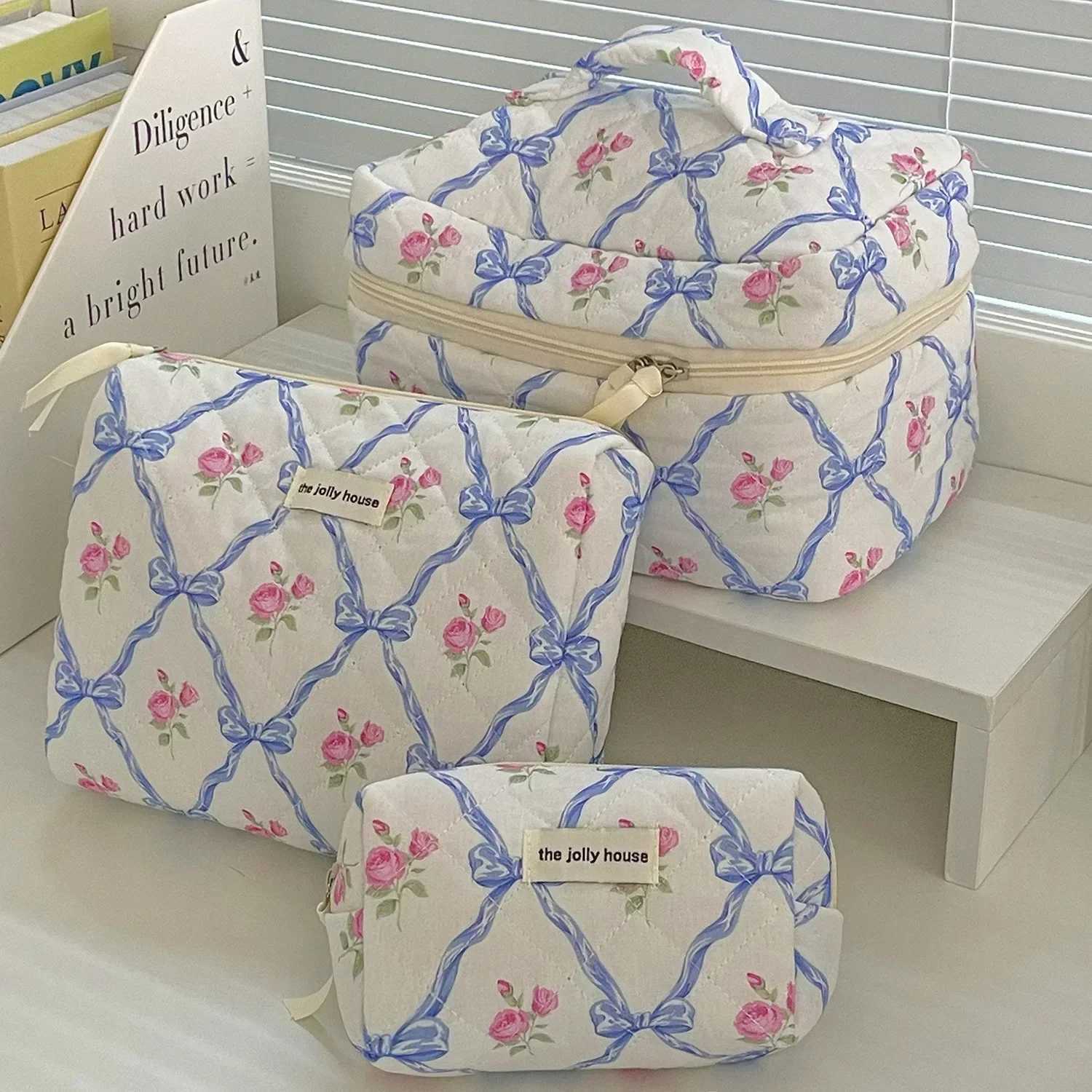 Cute Bow Flower Quilting Cott Makeup Bag Women Zipper Cosmetic Organizer Female Cloth Handbag Portable Toiletry Case for GirlsXJ241206