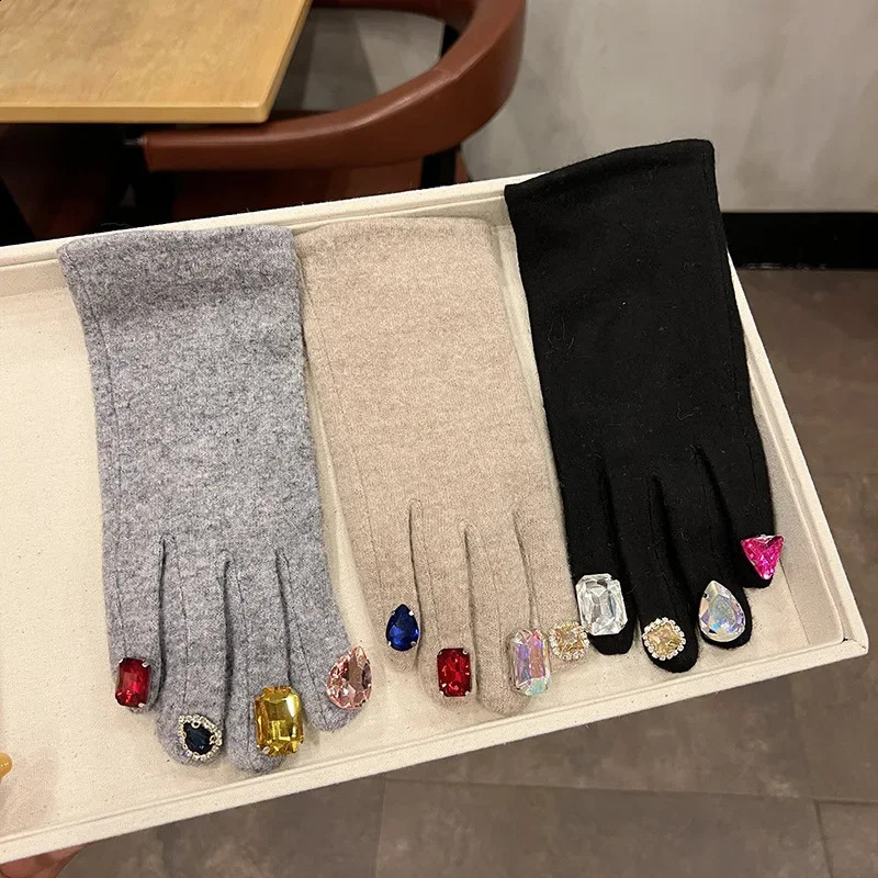 Cute Womens Gloves Autumn/Winter Colorful Plastic Crystal Cashmere Black Grey Gloves Touchscreen Womens Gift 241206