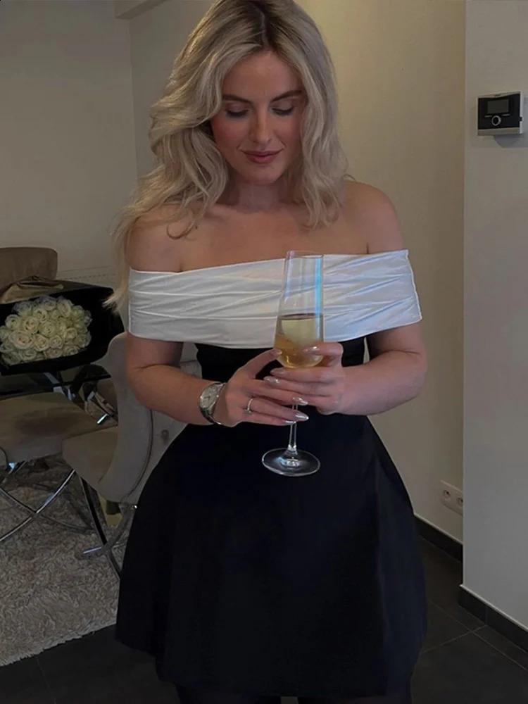 Sexy backless bow mini dress for women elegant shoulder and sleeveless party dress 2024 fashionable strapless Christmas dress for women 241206