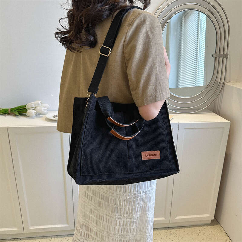 Tote Bag For Women, Large Capacity, New Canvas Shoulder Casual Korean Version, Carrying Crossbody Commuting Bag, Fashionable Quality, Classic B4