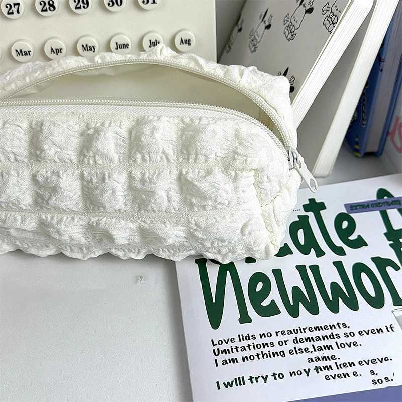 Puffs Cute Zipper Makeup Bag Korean Stationery Pen Box Large Capacity Womens Travel Makeup Bag Wing BagXJ250415