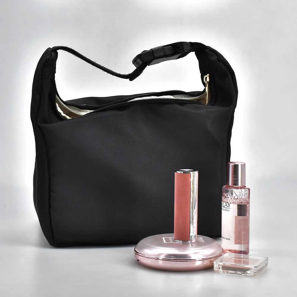 Large Capacity Women Makeup Bag Simple Portable Outdoor Cosmetic Bag Toiletries Organizer Waterproof Female Storage Makeup CasesXJ241206