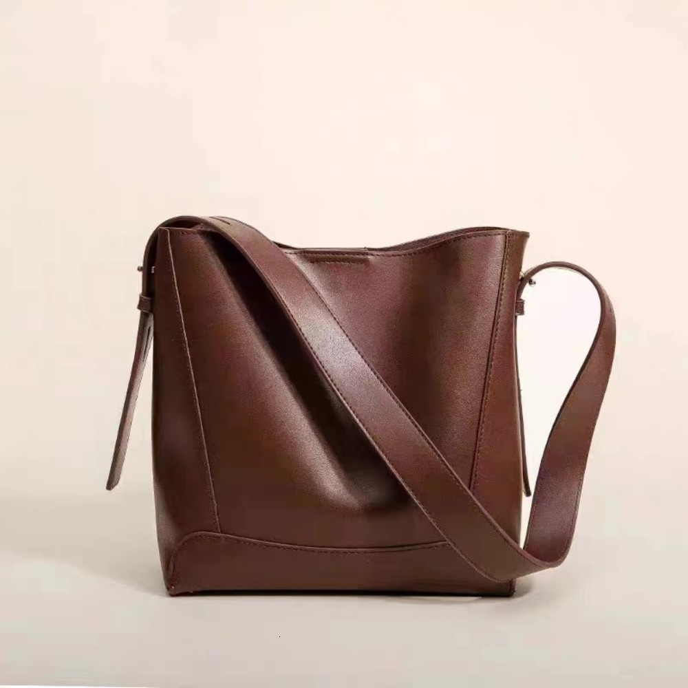 Fashion Women's 2024 New High-End Bucket Korean Large Capacity Niche Design Shoulder Crossbody Tote Bag