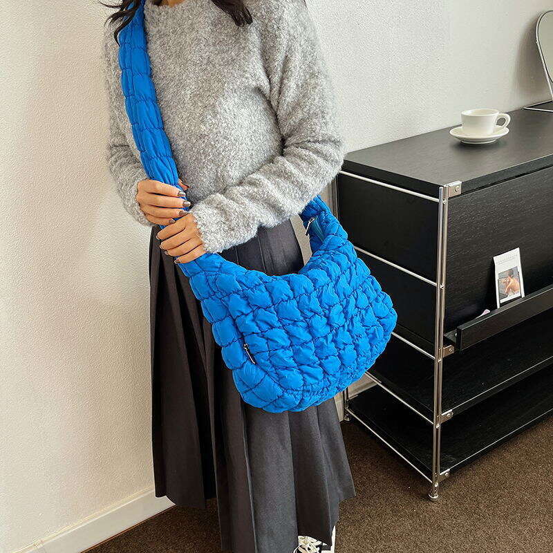 Large Capacity Cotton Cloud Women's New Nylon Shoulder Crossbody High-End Sense, Casual Dumpg Bag, Fashionable Quality, Classic B2