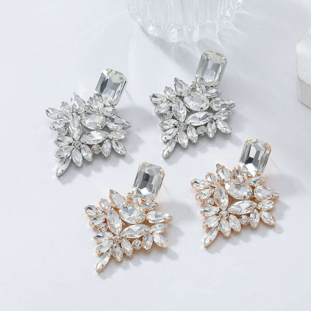 New trendy studded full dia with exaggerated earrings for women's urious party accessories