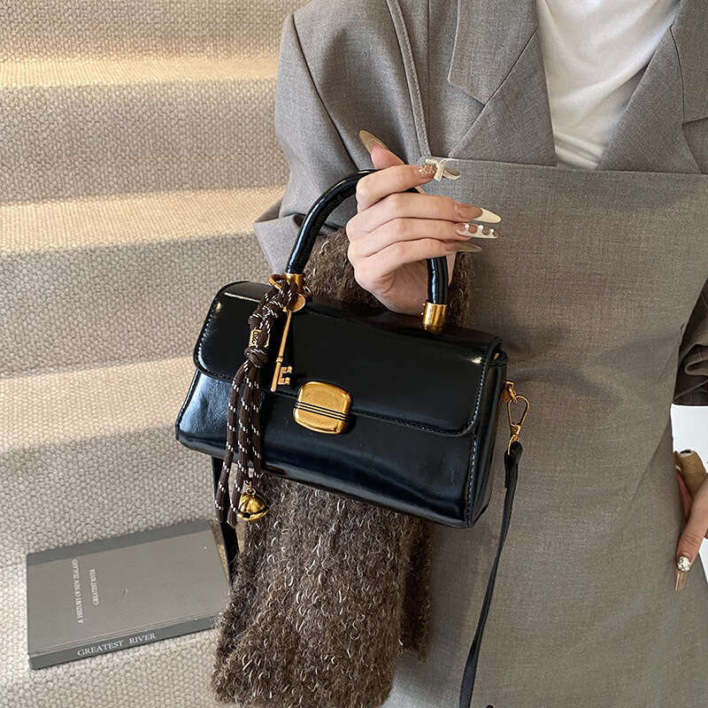 Trendy small square bag 2025 trendy PU texture single shoulder crossbody bag, high-end light luxury handbag for women