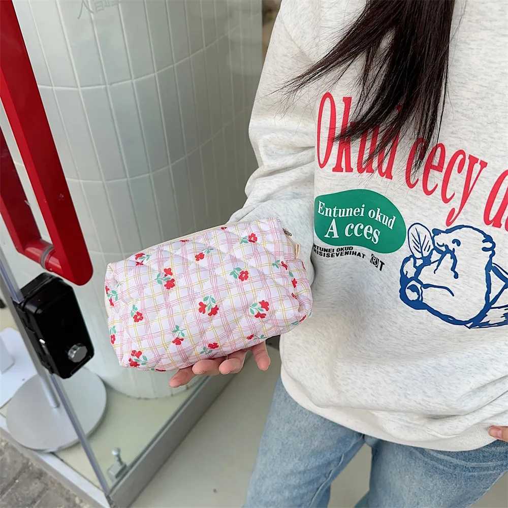 Cute Carto Print Womens Cosmetic Bag Portable Ladies Makeup Case Travel Storage Bags Casual Female Cluh Purse HandbagsXJ241206