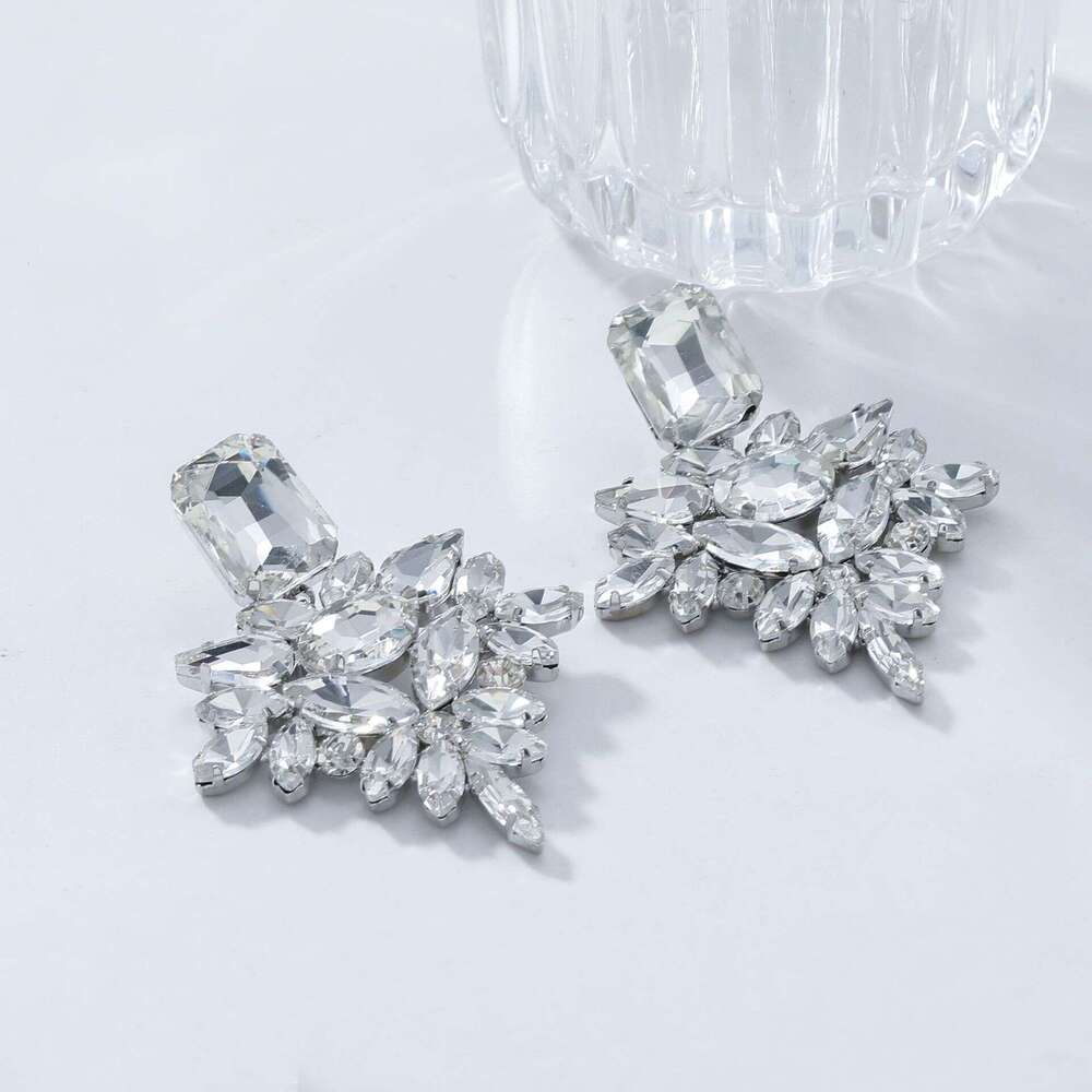 New trendy studded full dia with exaggerated earrings for women's urious party accessories