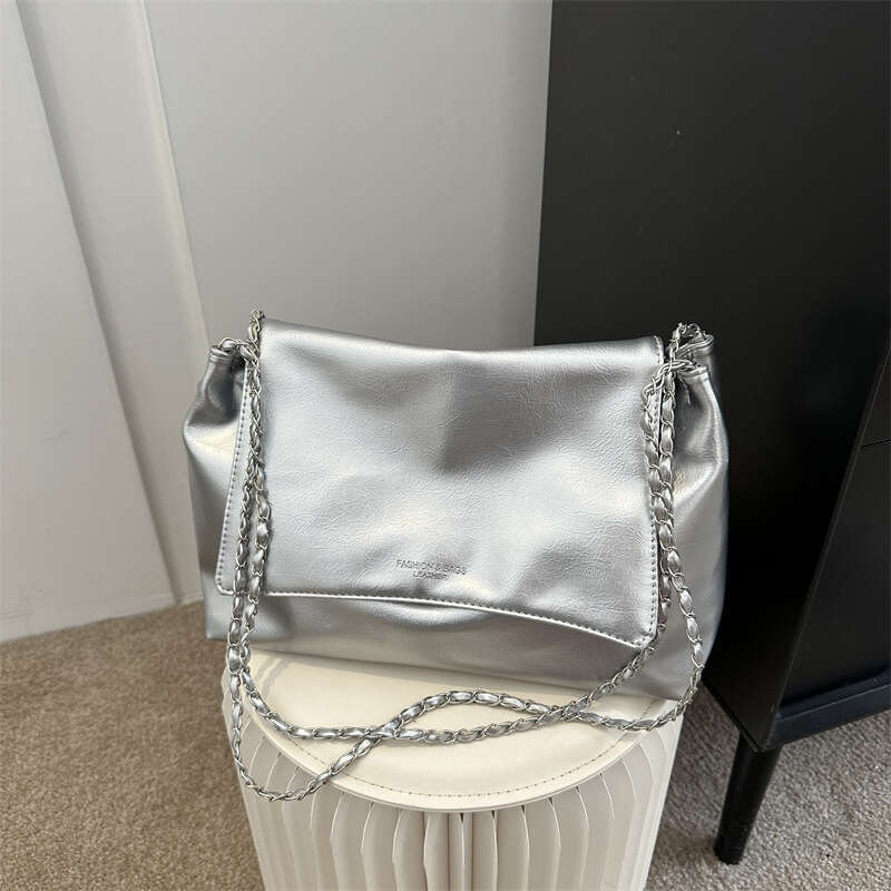 Large Capacity New Fashionable Sier Tote Korean Version, Trendy Single Shoulder Chain Bag, Versatile Women's Bag B3