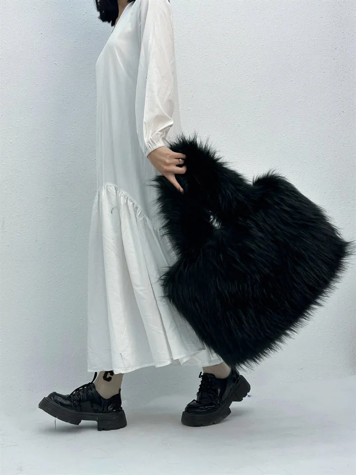 Fashion large Tote Bag Faux Fur Women Lady Hand Bags Fluffy Soft Plush Shopper Bag Warm Winter Sac 241206