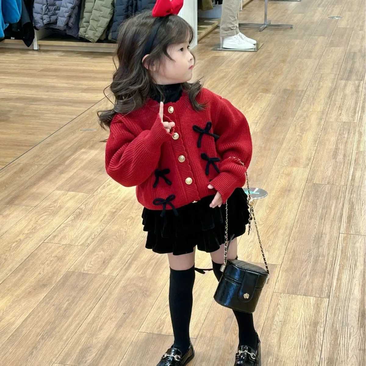 Cardigan Girls Sweater 2023 Autumn/Winter New Red Baby Winter Thick Sweater Childrens New Year Knitted Bow Sweater Open Knitted Woolen Sweater Q241205