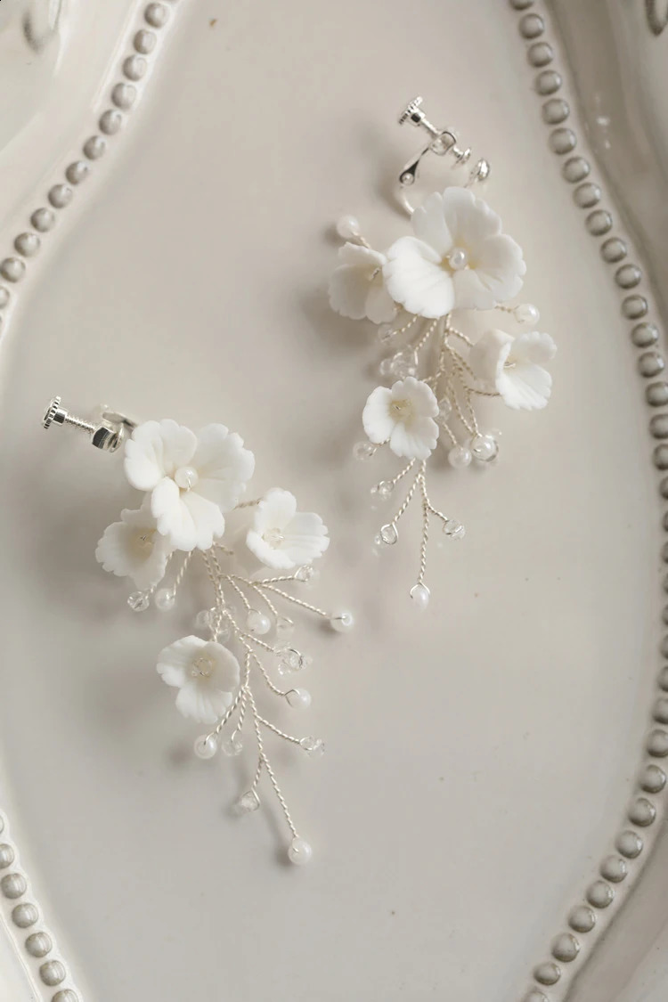 Wedding accessories pearl flowers silver hair comb pin clip bridal imitation pearl head bridal jewelry 241205
