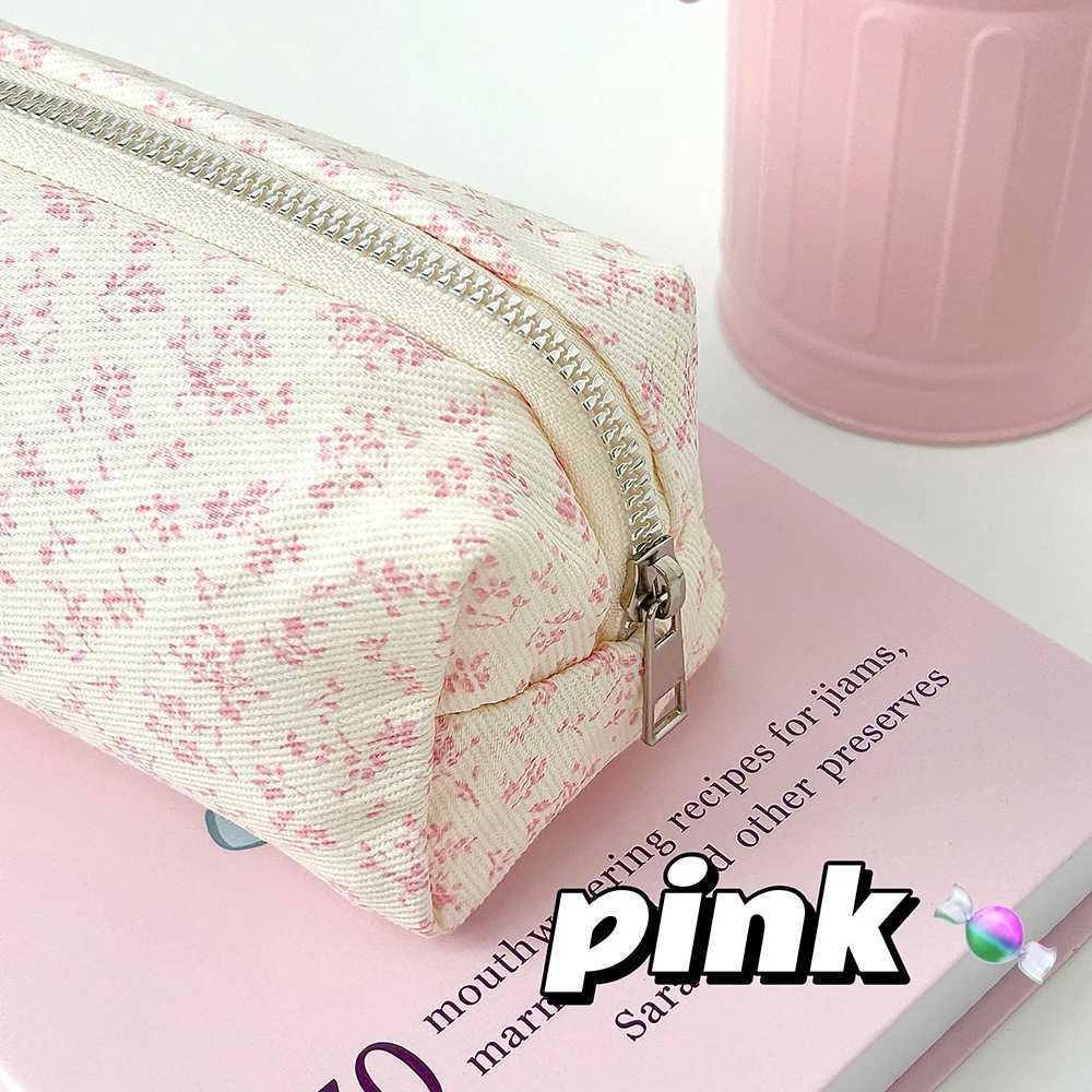 18*7*8cm Makeup Bag High-Quality Canvas Portable Storage Bag Stylish Pen Bag For Artists Portable Travel AccessoriesXJ241206