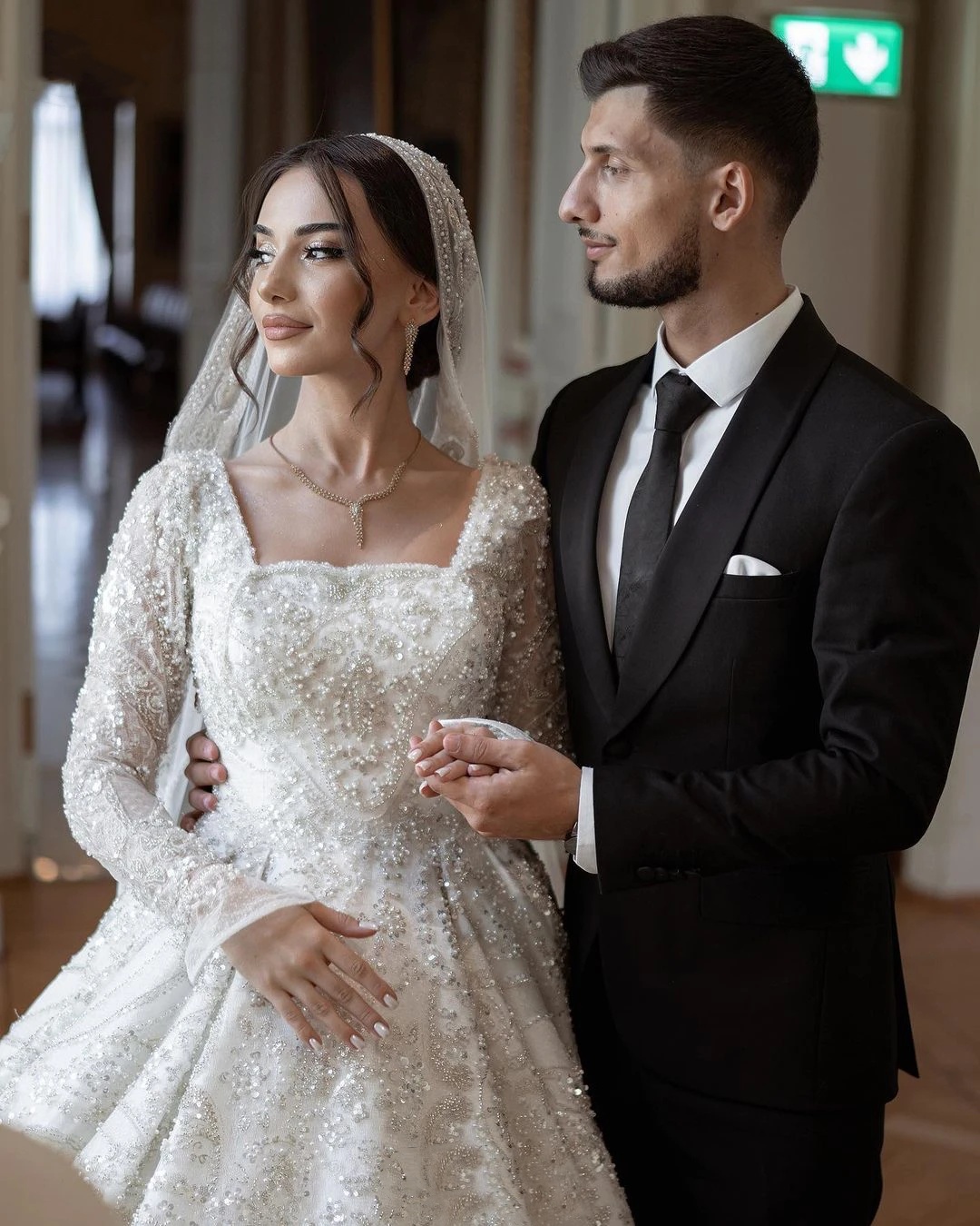 Gorgeous Wedding Dress Sequins Square Neck Bridal Ball Gowns Pearls Beading Long Sleeves Sweep Train Lace Up Customized Vestidos De Novia Plus Size
