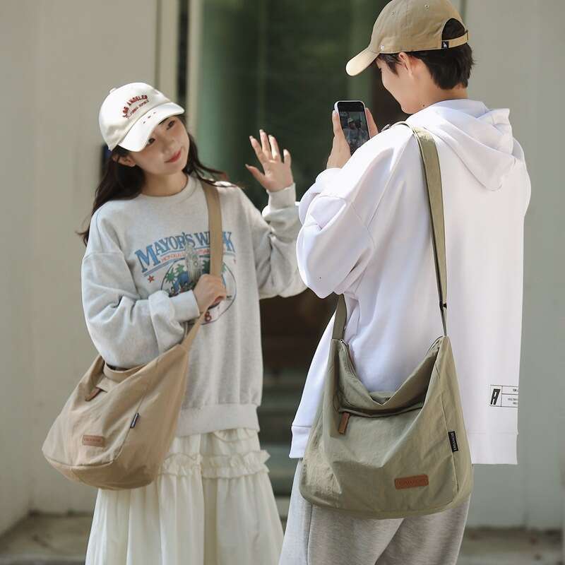 New Canvas Bag For Women, High-End Handheld, Large Capacity, Simple Tote, And Versatile, Single Shoulder Crossbody Bag, Fashionable Quality, Classic B