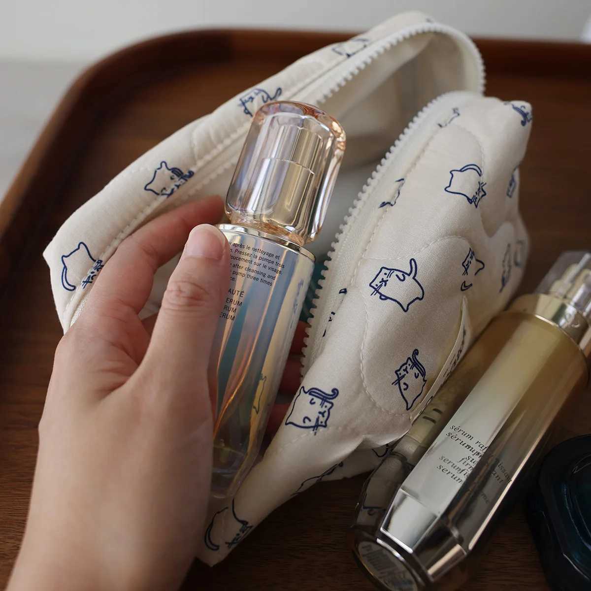 Carto hand-painted kitten cute storage bag fabric cosmetic bag travel portable toiletry storage bag woman makeup bagXJ241206