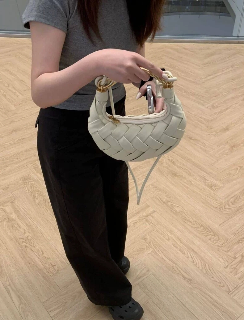 Hollow Out Bucket Tote Bags For Women Designer Handbags And Purses 2024 New In Casual PU Handmade Weave Small Shoulder