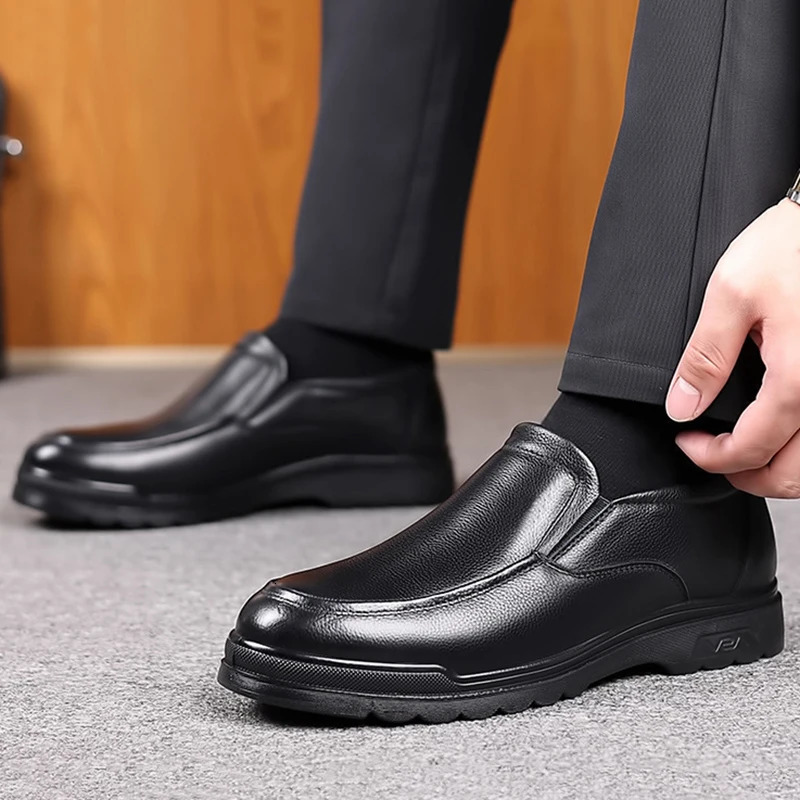 Vintage Men Leather Shoes Men dress shoes Slip On Business Casual Shoes Classic Soft Leather Hombre Breathable Men Flats 241206