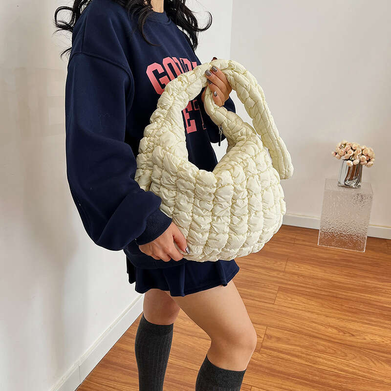 Large Capacity Cotton Cloud Women's New Nylon Shoulder Crossbody High-End Sense, Casual Dumpg Bag, Fashionable Quality, Classic B3