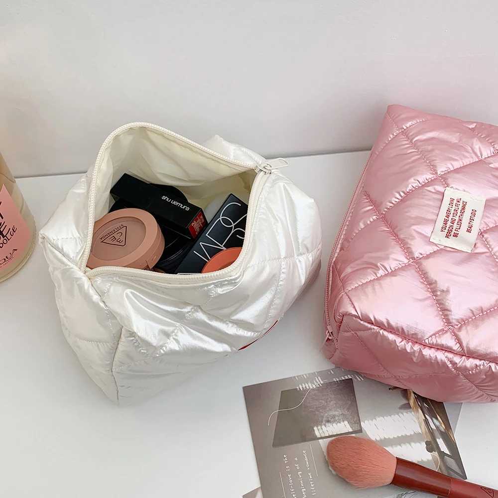 Quilting Womens Cosmetic Pouch Large Capacity Travel Storage Bags Simple Plaid Ladies Cluh Handbags Big Toiletry BagXJ241206