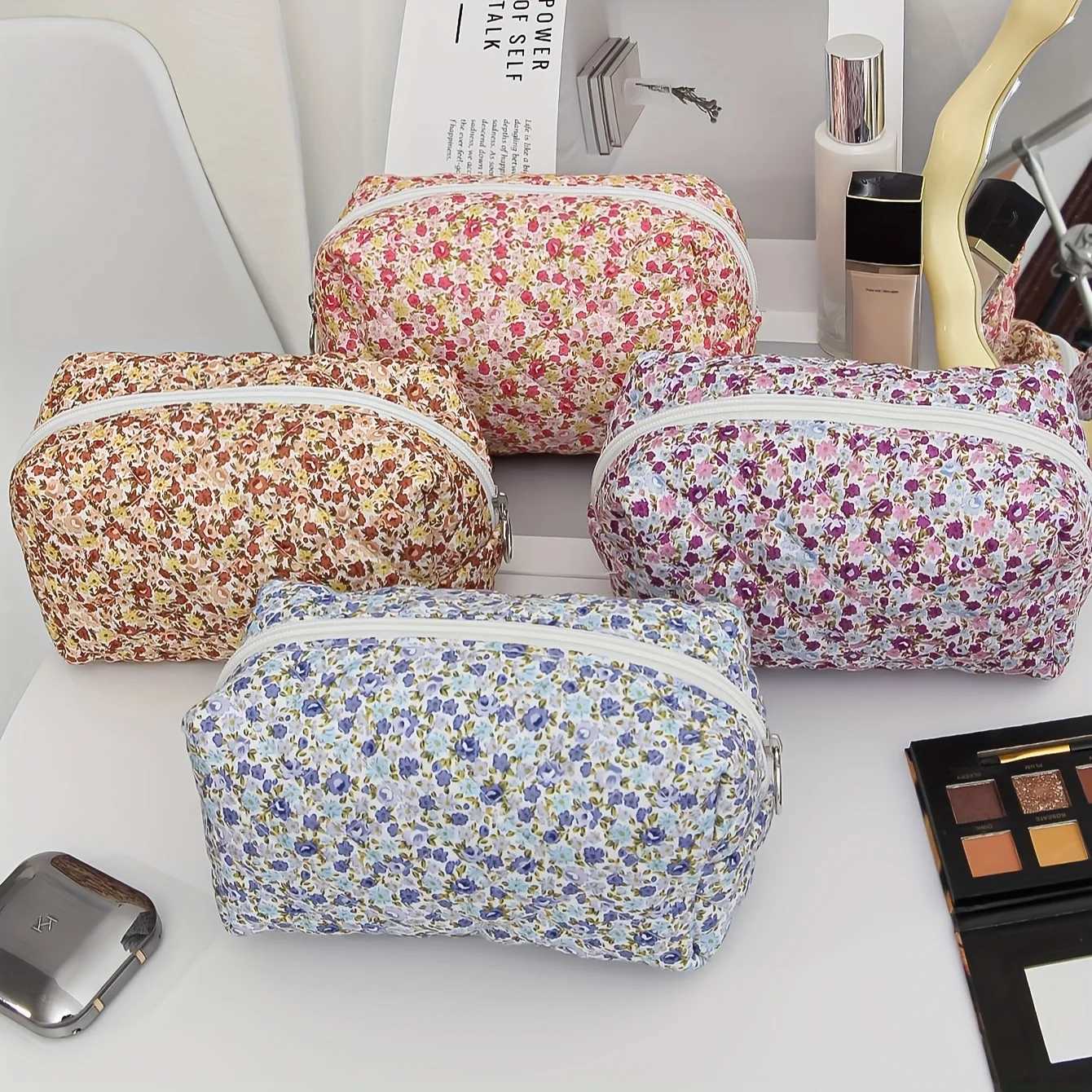 Cute Small Floral Cott Makeup Bag Quilted Zipper Pouch for Women and Girls Kaii Travel Cosmetic Bags for PurseXJ241206