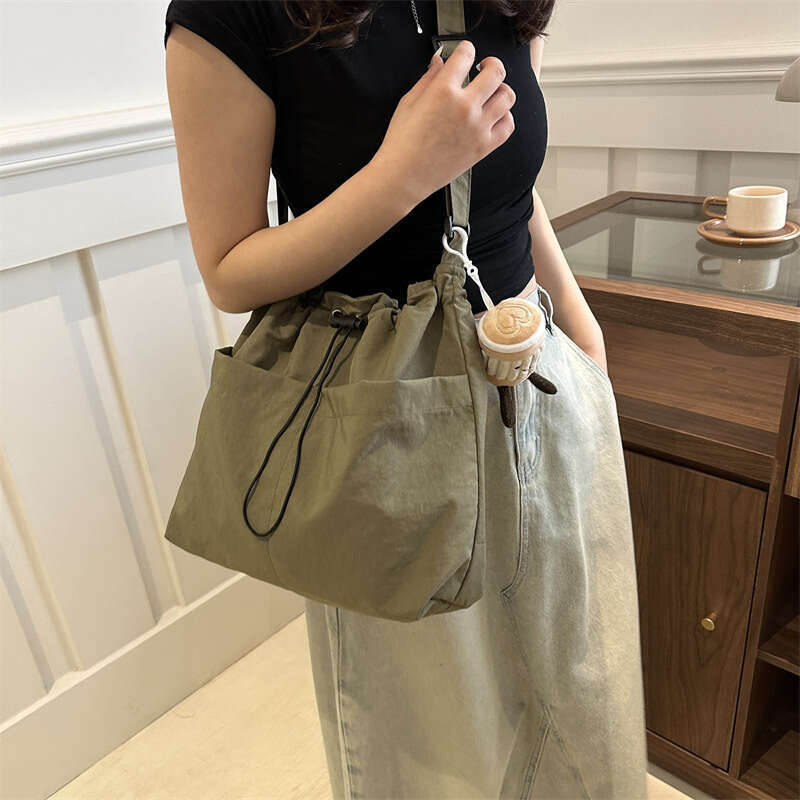 New Large Capacity Waterproof Nylon Fabric Drawstring Pleated Shoulder Bag For Travel And Leisure, Crossbody Bucket Bag, Fashionable Quality, Classic 