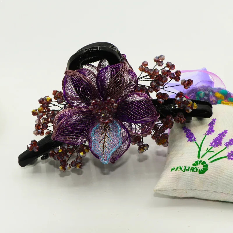 Womens copper wire flower bridal hair clip womens retro zircon shark clip wearing mothers jewelry Tiaras 241205