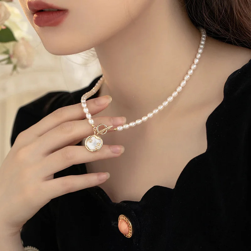 SUYU Womens Light Freshwater Pearl Necklace Elegant Fashion Paradigm Grain Pendant Necklace 241205