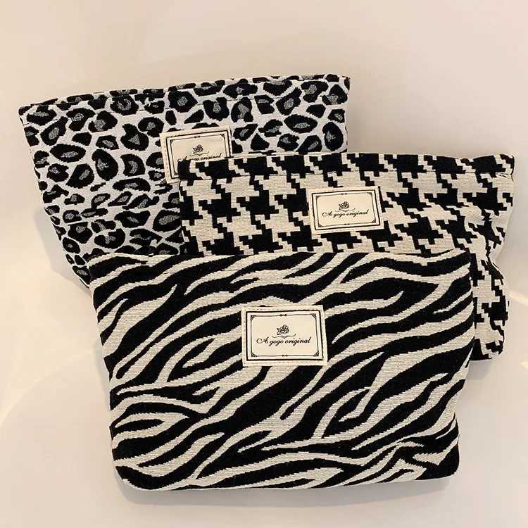 Classic Leopard Print Makeup Bag Zipper Pouch Large Capacity Portable Toiletries Bag Cosmetic Bag for WomenXJ241206