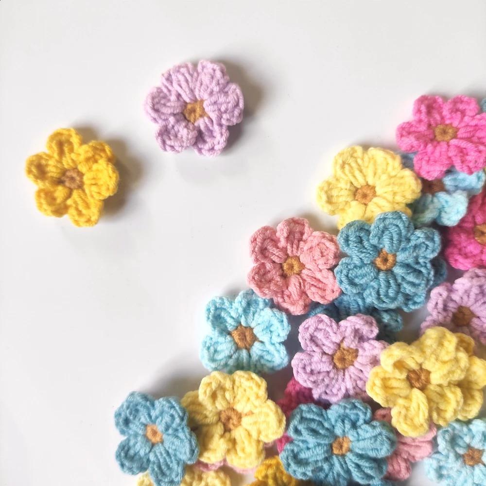 20Pcs 3cm handmade color crochet 6 pearls 3D flower knitted quilt decal decoration DIY hair clip hat decoration 241205