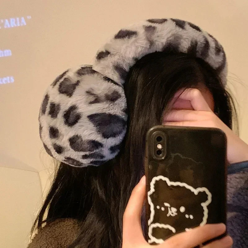 Leopard earmuffs plush earmuffs for winter warmth foldable earplugs for cold protection female earmuffs with circulation antifreeze accessories 241205