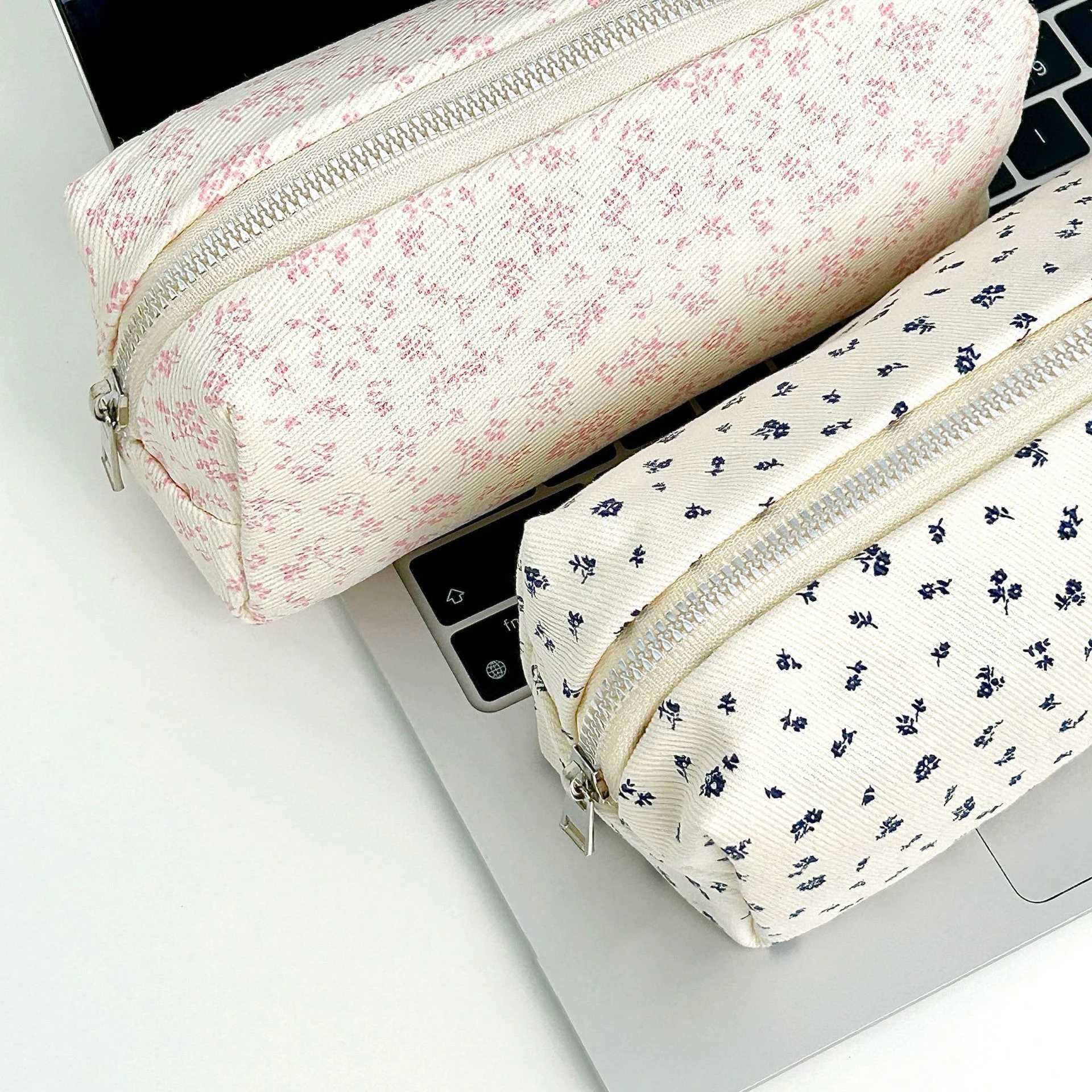 18*7*8cm Makeup Bag High-Quality Canvas Portable Storage Bag Stylish Pen Bag For Artists Portable Travel AccessoriesXJ241206