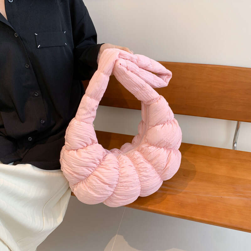 New Korean Style Bag For Women In Summer, With A High-End Feel Large Capacity Crossbody Bag. Casual Versatile Cloud Dumpg Bag, Fashionable And Classic