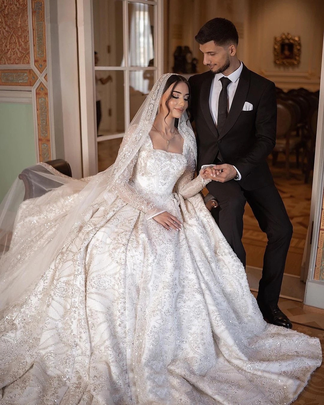 Gorgeous Wedding Dress Sequins Square Neck Bridal Ball Gowns Pearls Beading Long Sleeves Sweep Train Lace Up Customized Vestidos De Novia Plus Size