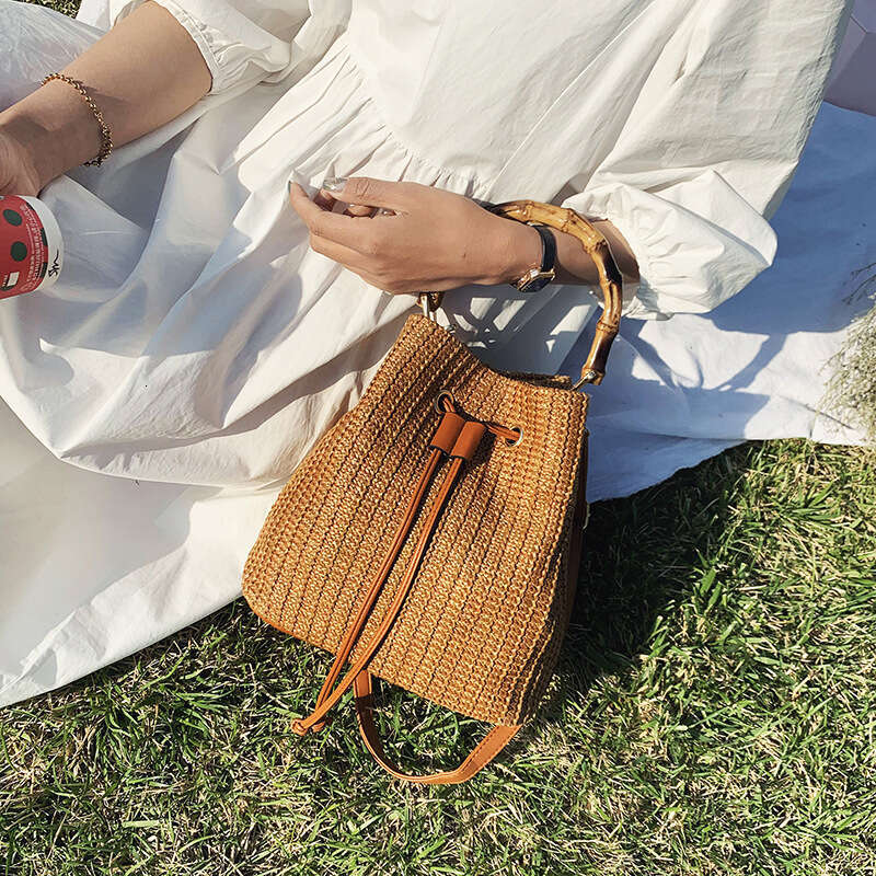 2025 New Handheld Straw Woven Summer Korean Edition Fashion Single Shoulder Crossbody Bamboo Bucket Women's Bag