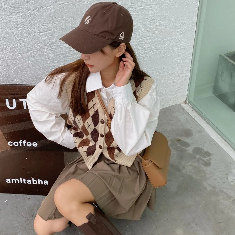 Knitted sweater womens retro full matching single chest Argyle vest pre course style chic Kavay sleeveless sweater student 241206