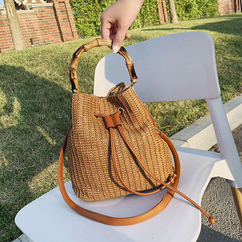2025 New Handheld Straw Woven Summer Korean Edition Fashion Single Shoulder Crossbody Bamboo Bucket Women's Bag