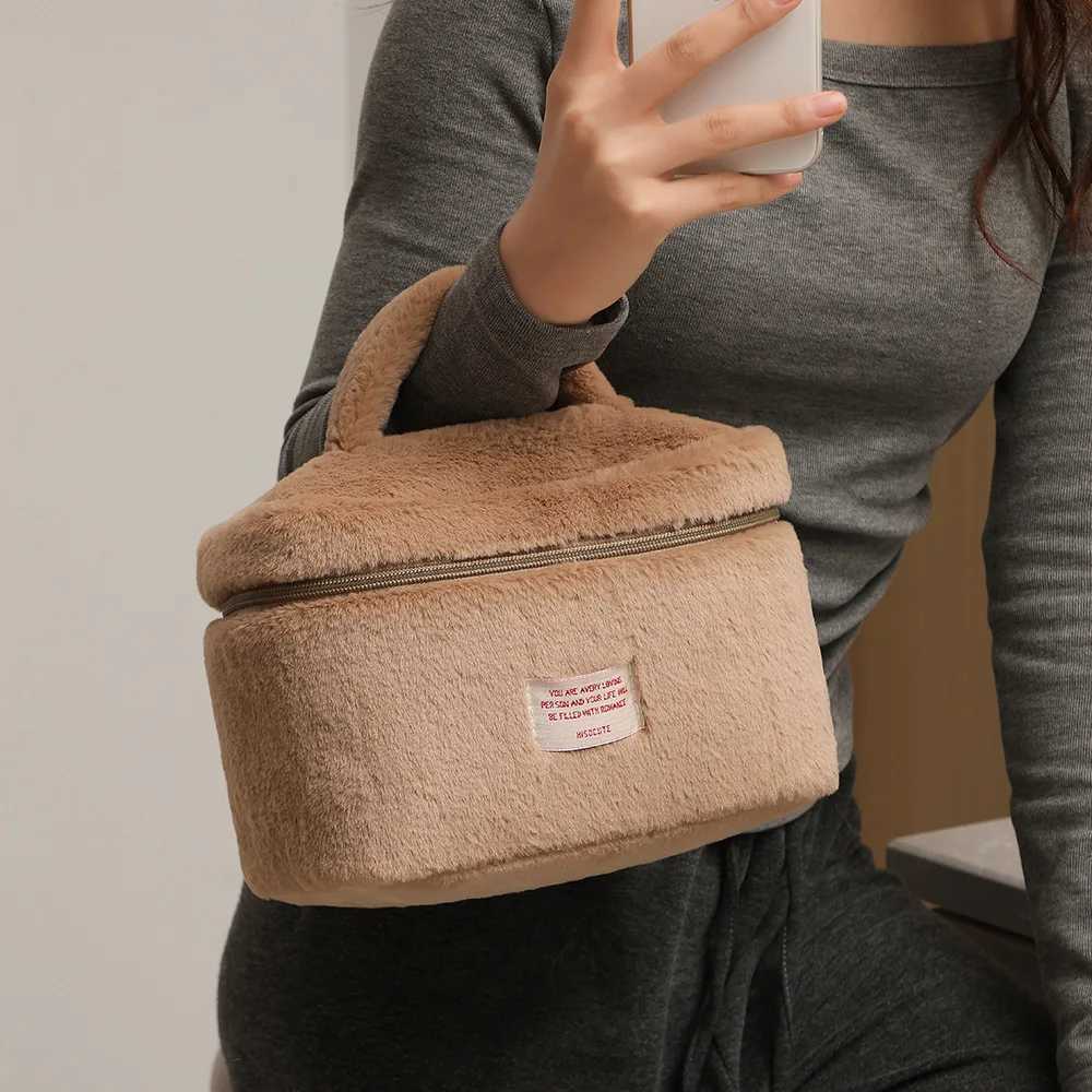 Soft Plush Large Capcity Makeup Bags For Women Daily Cosmetics Organzier Simple Style Tote Travel Toiletry Bag sac a mainXJ241206