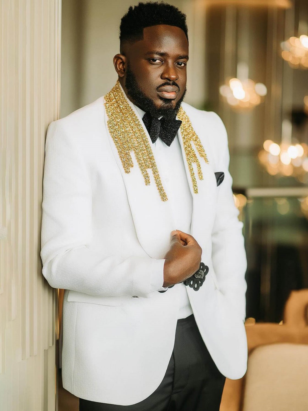 Handsome Men Suits Appliques 2 Piece Set Coat Pants Shawl Lapel Wedding Tuxedos One Button Business Official Groom Tuxedo suit Customized