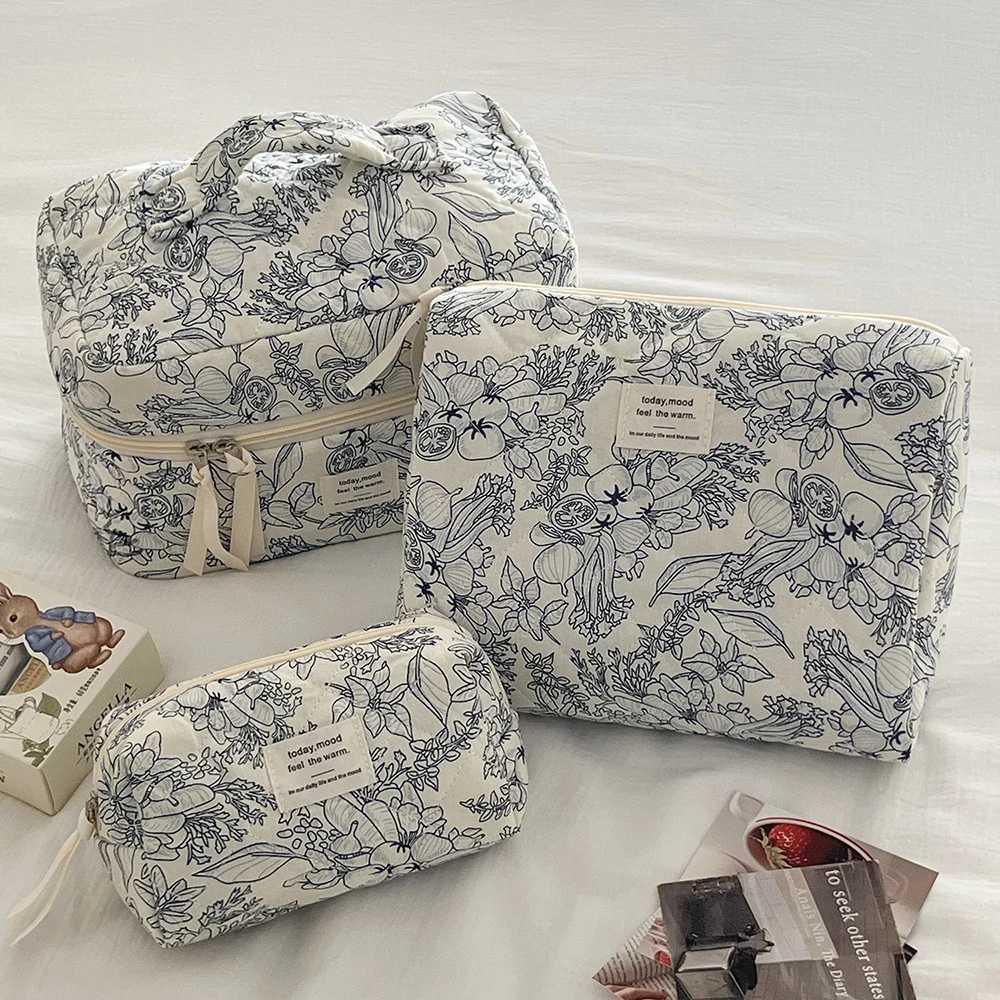 2024 Vintage Flower Quilting Women Makeup Bag Portable Zipper Cosmetic Travel Organizer Female Handbag Toiletry Pouch For GirlsXJ241206