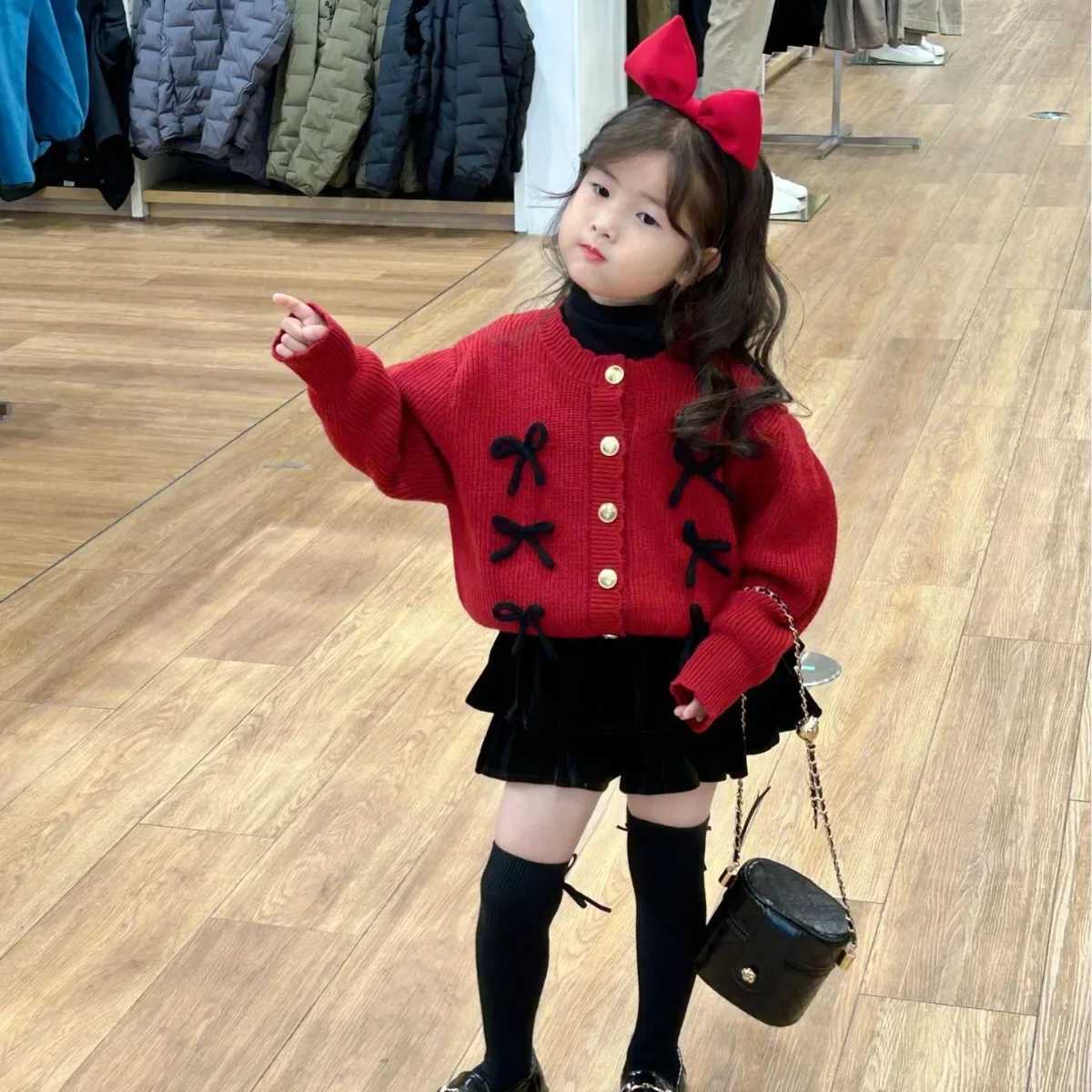 Cardigan Girls Sweater 2023 Autumn/Winter New Red Baby Winter Thick Sweater Childrens New Year Knitted Bow Sweater Open Knitted Woolen Sweater Q241205