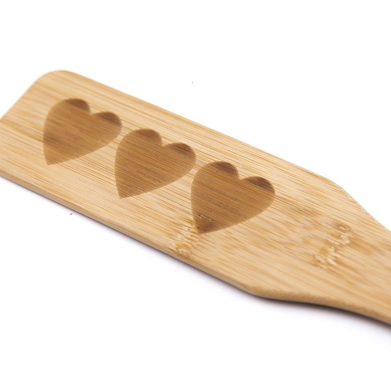 Foreign trade manufacturer SM adult products in stock heart-shaped hand clapper, easy to carry, spanking long strip LOVE bamboo clapper