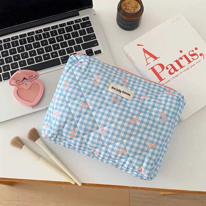 New Carto Bow Knot Tote Makeup Zipper Bag Women Large Capacity Quilting Pouch Wbag Cute Portable Cosmetic Storage BagXJ241206