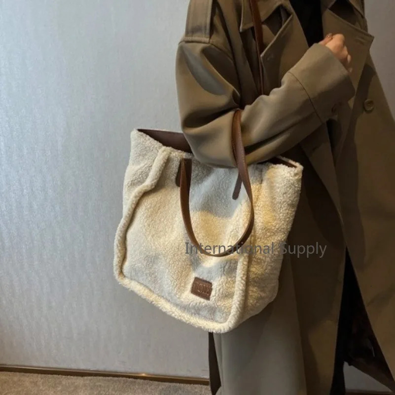 Lamb Wool Plush Large Tote Bags for Women Trendy Faux Fur Suede Shoulder Bag Woman Color Contrast Shopping Handbags 241206