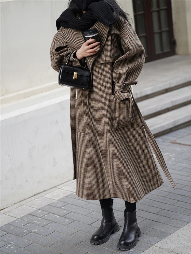 Lautaro Autumn Winter Long Loose Stylish Warm Plaid Wool Blends Coat Women Sashes Runway European Fashion 2023 241205