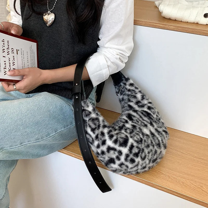 Korean autumn and winter plush print bag ins high-end feel womens handbag with niche personality commuting dumpling bag 241206
