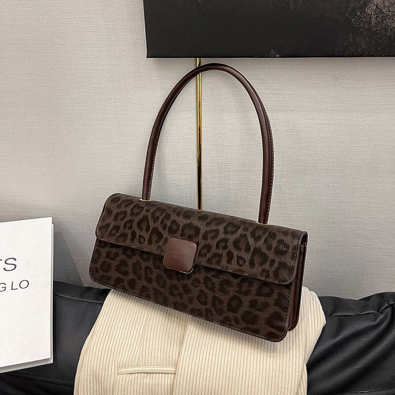 2024 autumn and winter new fashionable niche design armpit French stick versatile hand-held women's bag