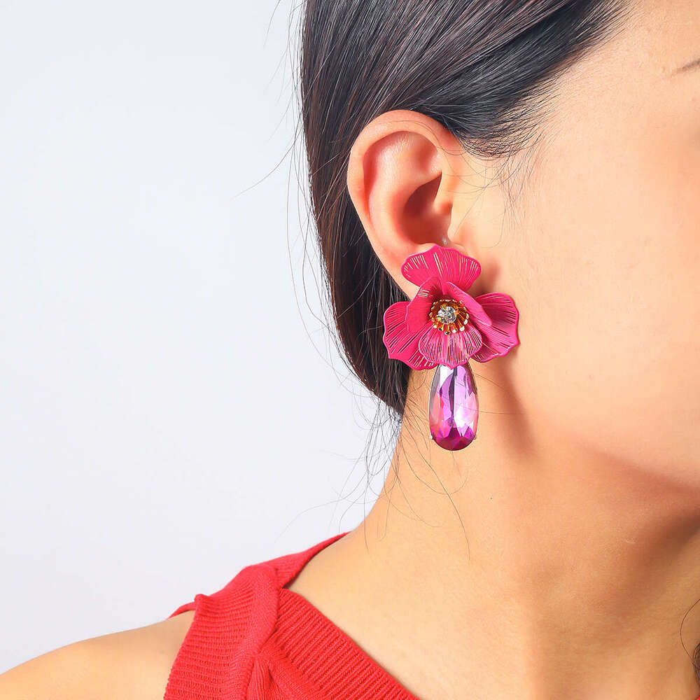 Dia studded geometric wer hollow pendant with a sense of , fashion and temperament, earrings for women